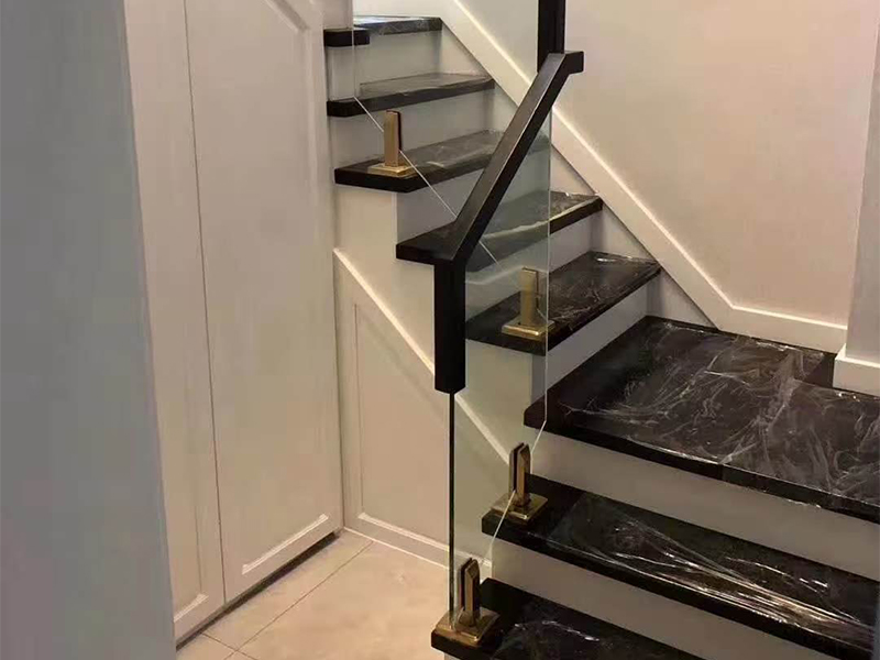 楼梯扶手